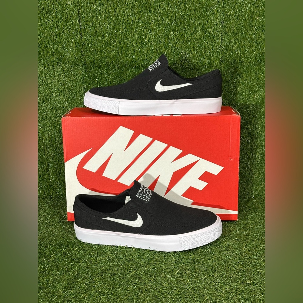 NIKE SB JANOSKI CANVAS SLIP ON , SIZE 7Y BIG KIDS , BLACK/ WHITE , BRAND NEW